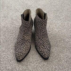 Chic Leopard Print Ankle Booties